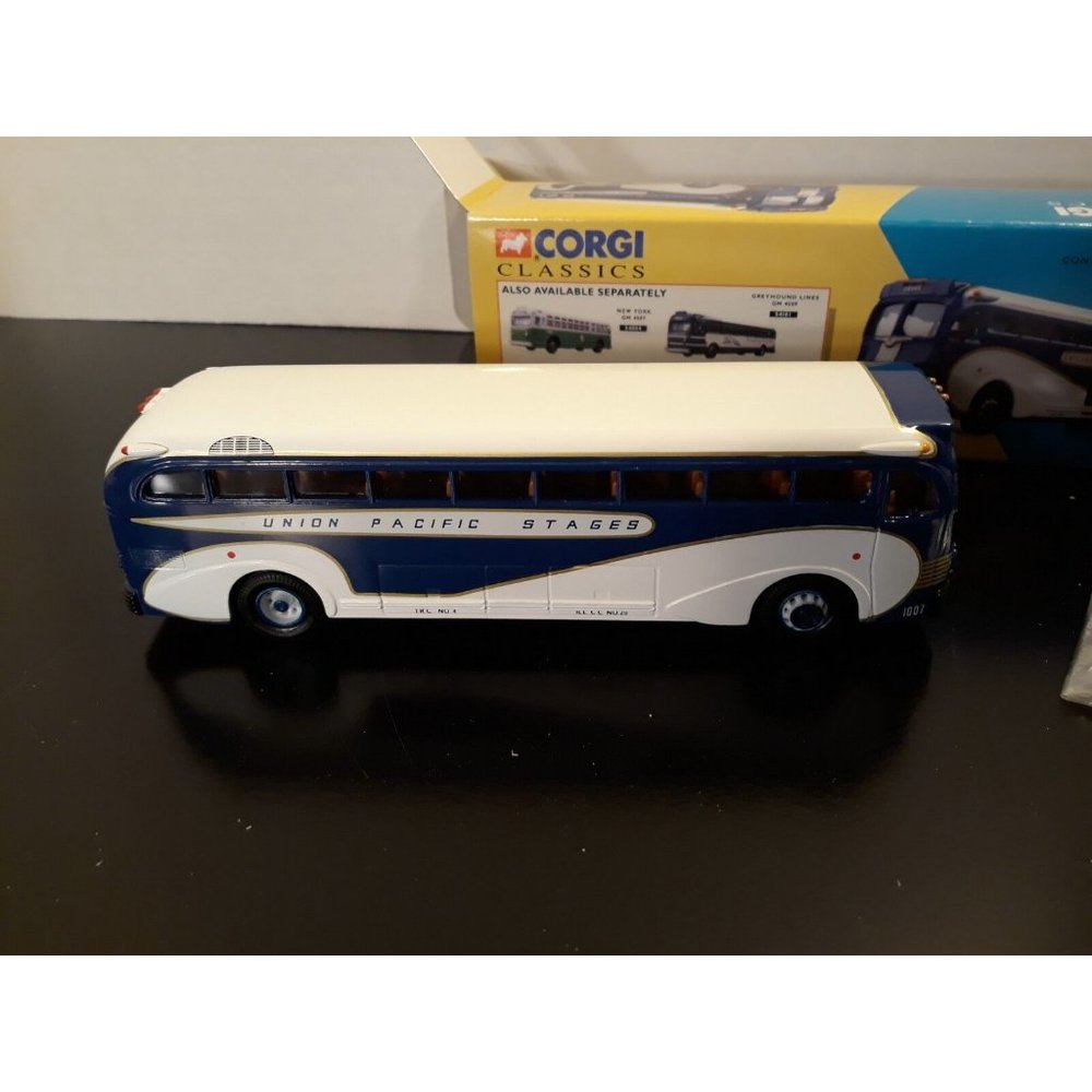 Corgi Union Pacific Limited Edition Yellow Coach 743 Die-Cast‎
